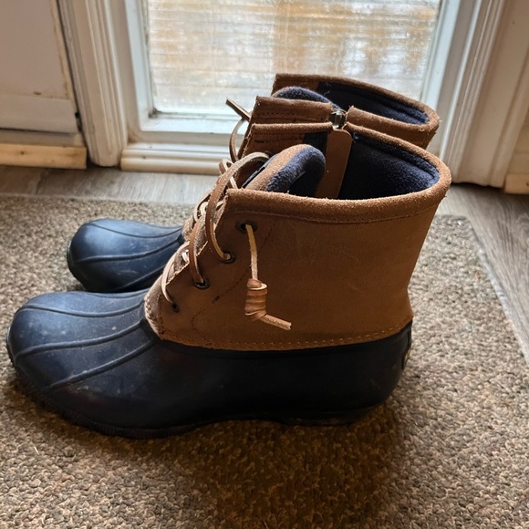 Sperry Duck Boot Size 8 - Picture 3 of 5